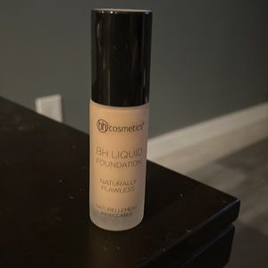 BH Cosmetics Naturally Flawless liquid foundation